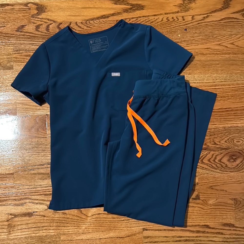 FIGS Dark Blue Scrub Set